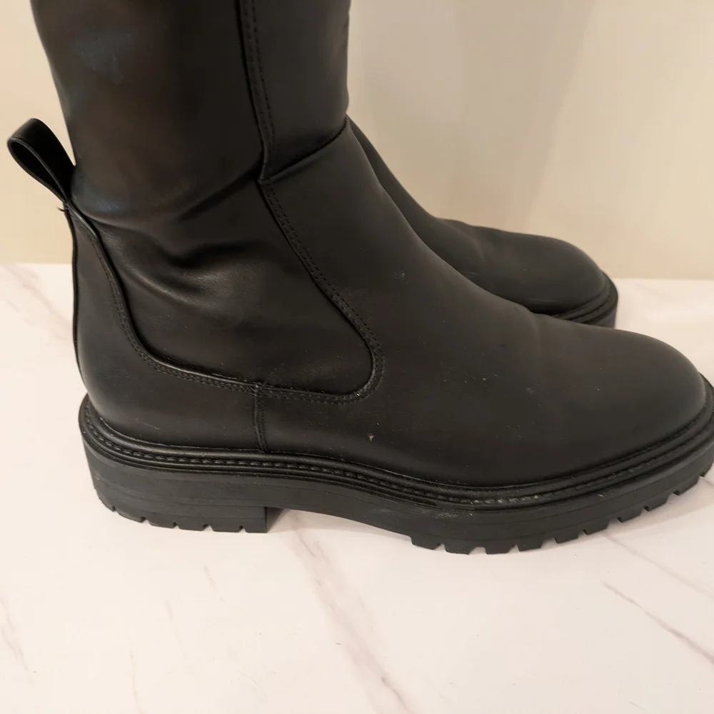 Zara sleek black